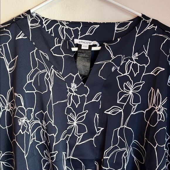 Chico's Navy White Floral Blouse with tie front and blousy sleeves size 12 NWT! - Picture 3 of 9